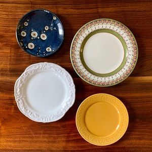 WORLD MARKET Set of 4 Decorative Plates